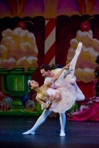 Ashley dances a beautiful Sugar Plum Fairy with Cavalier Norbert Nirewicz in Classical Ballet Theatre's 2014 performances of The Nutcracker.